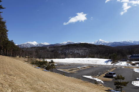 ゴルフコース駐車場より望む八ヶ岳